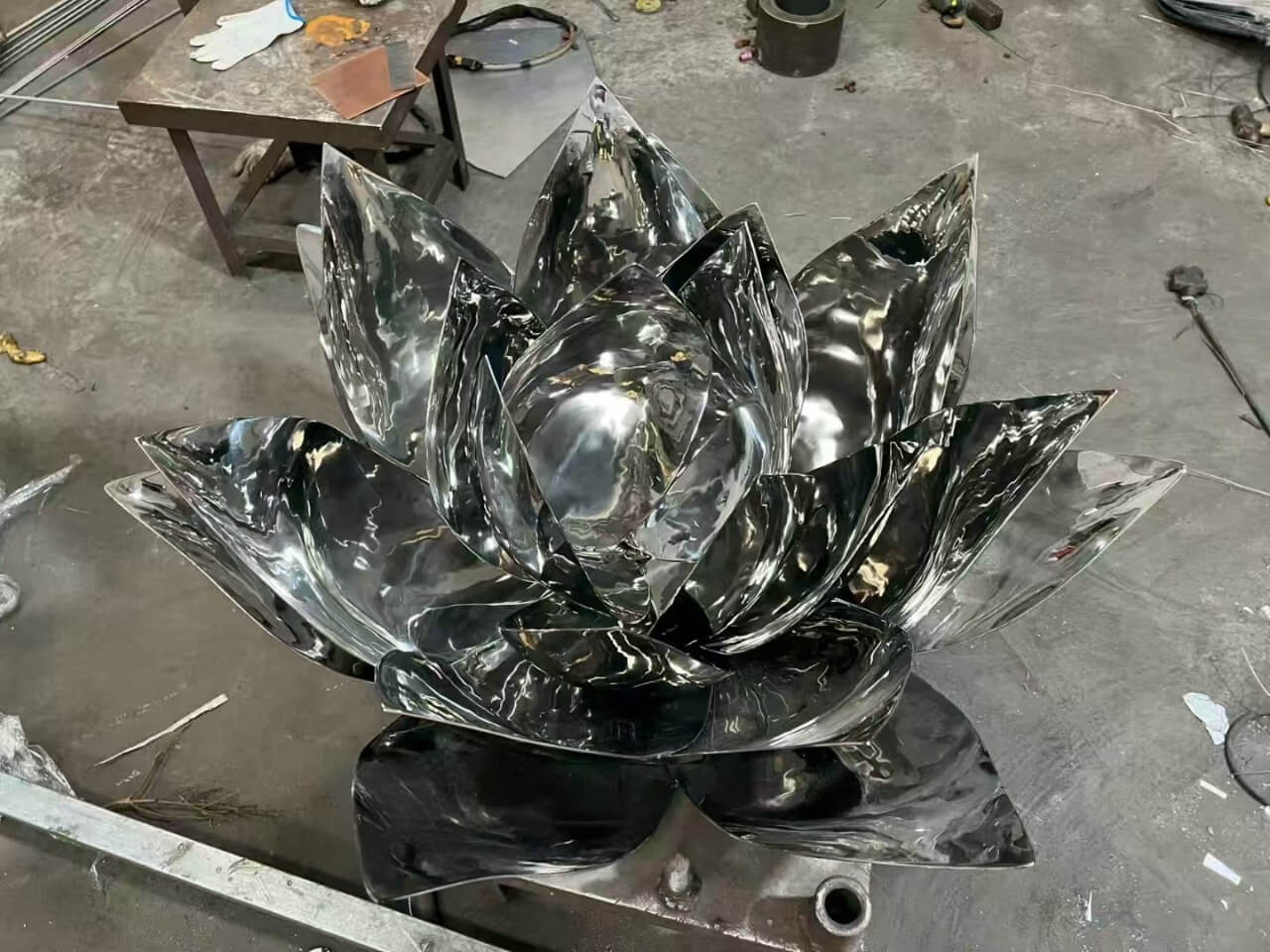 Customized stainless steel sculpture