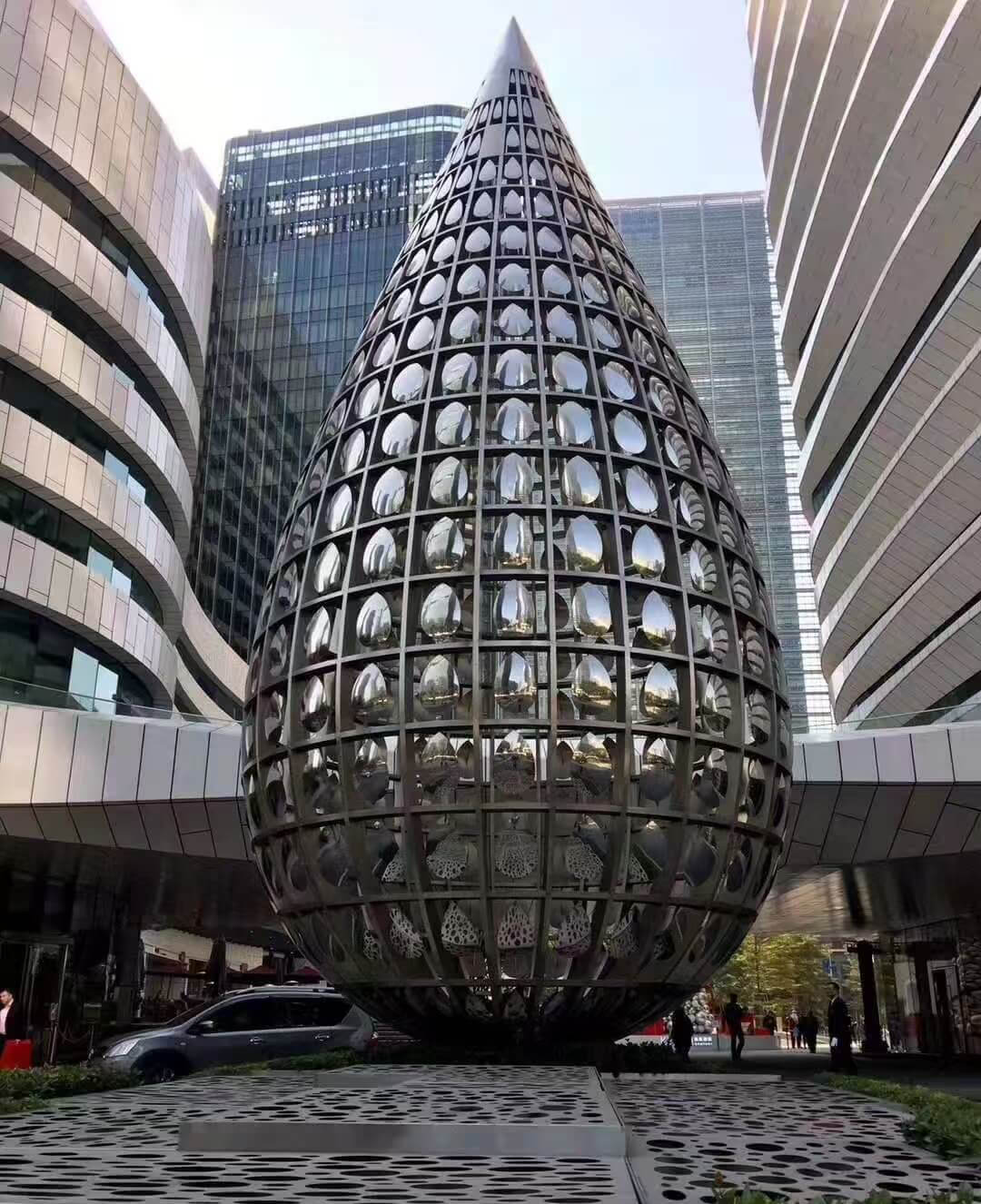 Customized stainless steel sculpture in teardrop shape