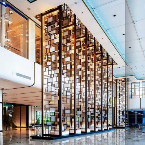 新叶金属展示的大型定制屏幕制造工厂设施