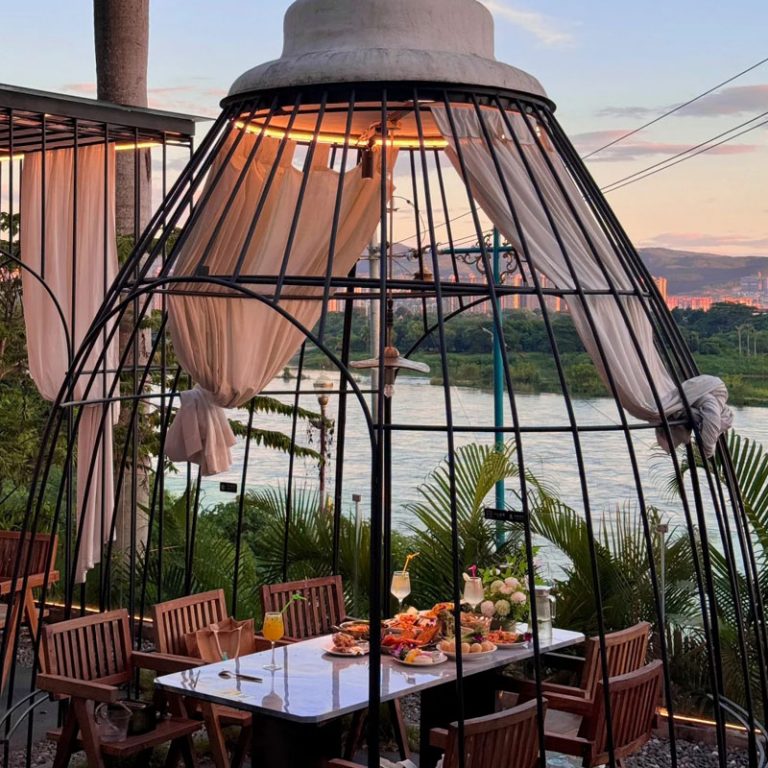 Custom Colored Stainless Steel Bird Screen | XinYe Metal Rose Gold / Black Titanium Finish