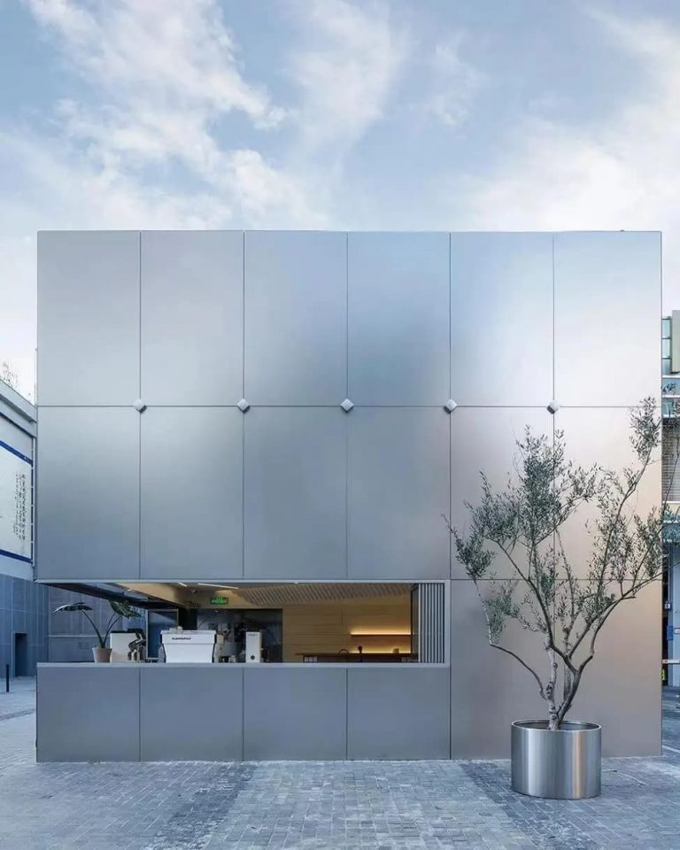 Sustainable stainless steel facade panels for green buildings