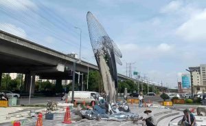 新叶金属为现代艺术空间设计的定制抽象金属雕塑。
