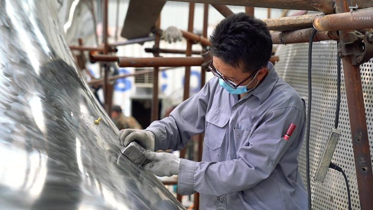 鑫叶金属工作坊的不锈钢雕塑抛光与表面处理工艺
