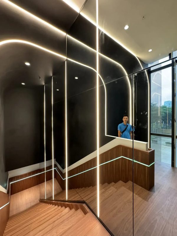 Stainless steel mirror wall panels from XinYe Metal for modern interior cladding.
