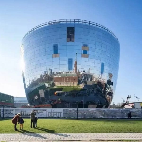 Vertical stainless steel cladding panels for commercial buildings